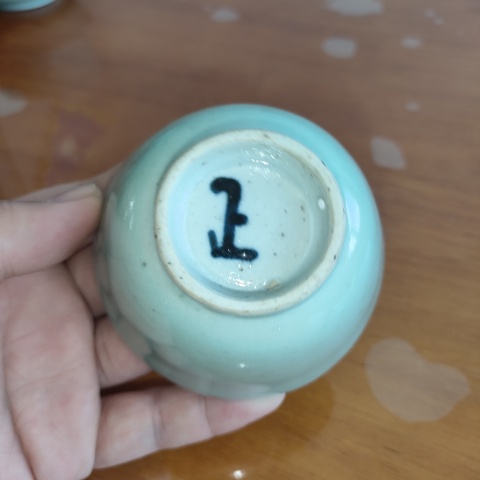 古玩陶瓷實物鑒定，清中期，豆青釉壓手杯，碟拍賣，當前價格699元