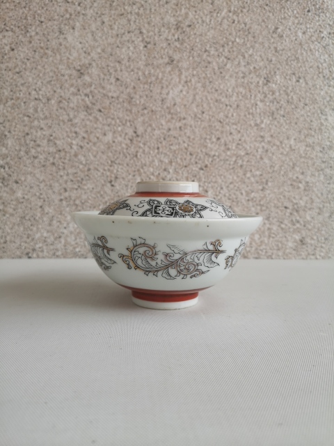 古玩陶瓷花卉紋蓋碗拍賣,當(dāng)前價(jià)格298元