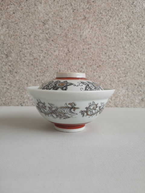古玩陶瓷花卉紋蓋碗拍賣,當(dāng)前價(jià)格298元