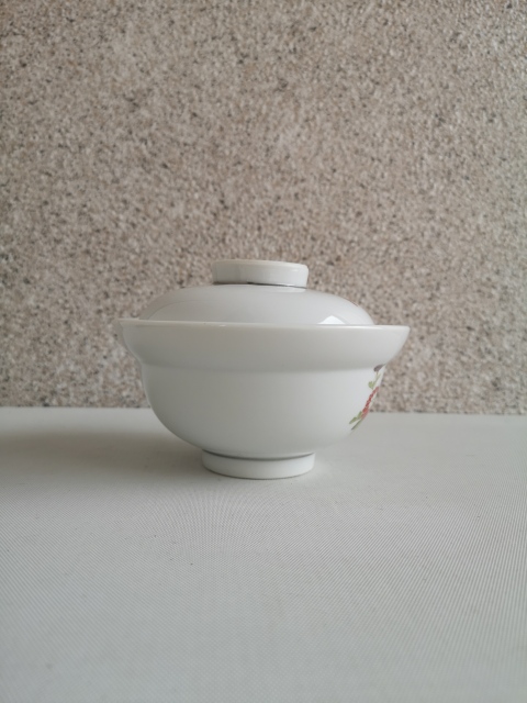 古玩陶瓷花卉紋蓋碗拍賣,當(dāng)前價(jià)格260元
