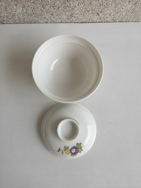 古玩陶瓷花卉紋蓋碗拍賣,當(dāng)前價(jià)格260元