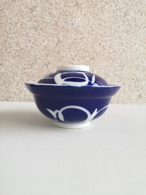 古玩陶瓷藍(lán)地留白蓋碗拍賣,當(dāng)前價格298元