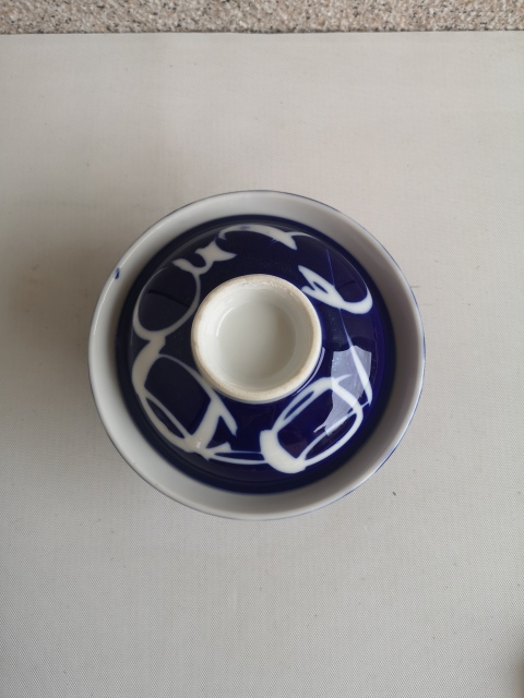 古玩陶瓷藍(lán)地留白蓋碗拍賣,當(dāng)前價格298元