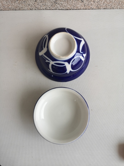 古玩陶瓷藍(lán)地留白蓋碗拍賣,當(dāng)前價格298元