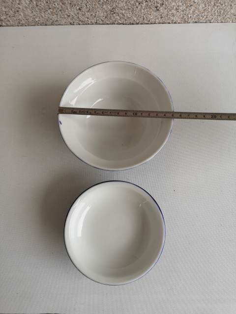 古玩陶瓷藍(lán)地留白蓋碗拍賣,當(dāng)前價格298元