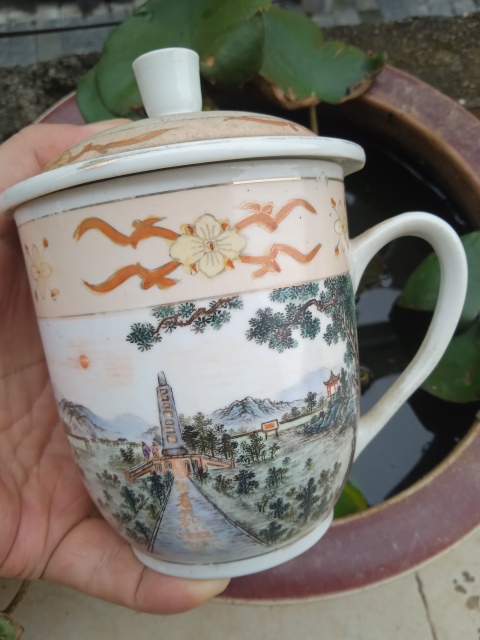 古玩陶瓷粉彩燈塔山水茶杯拍賣(mài),當(dāng)前價(jià)格666元