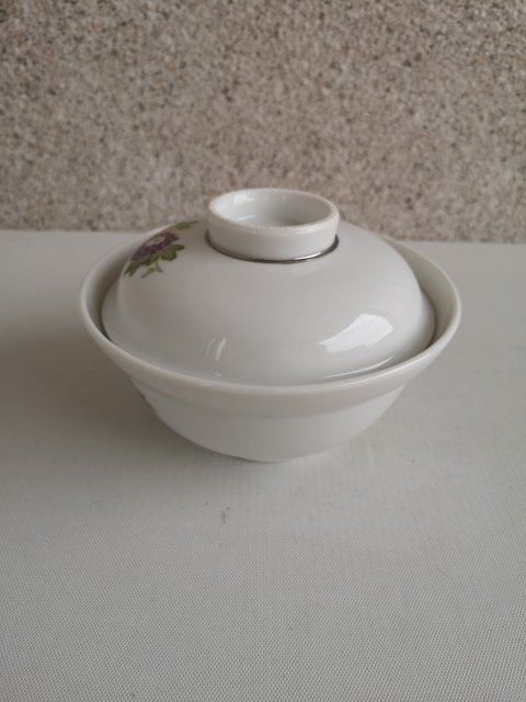 古玩陶瓷花卉紋蓋碗拍賣,當(dāng)前價(jià)格260元