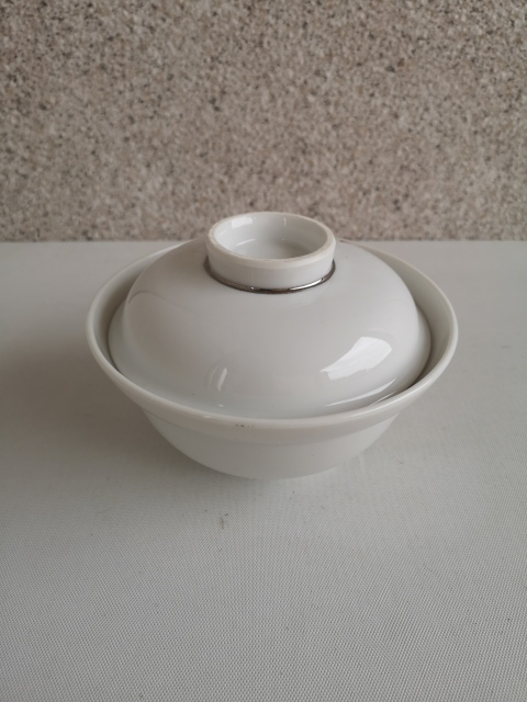 古玩陶瓷花卉紋蓋碗拍賣,當(dāng)前價(jià)格260元