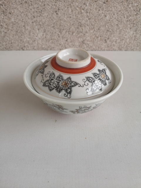 古玩陶瓷花卉紋蓋碗拍賣,當(dāng)前價(jià)格298元