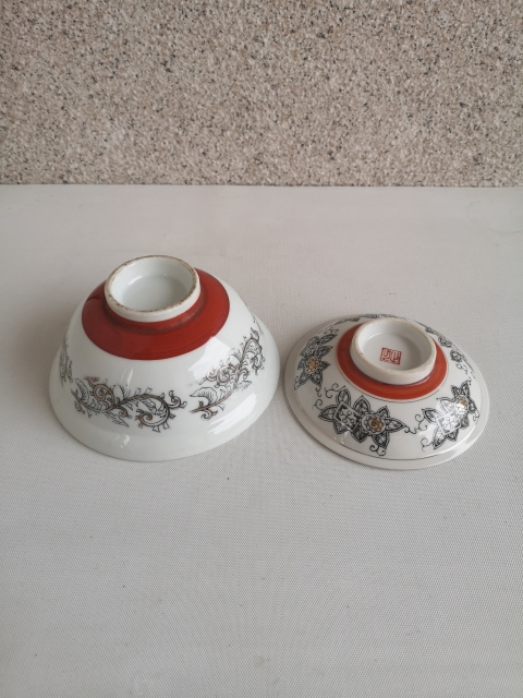 古玩陶瓷花卉紋蓋碗拍賣,當(dāng)前價(jià)格298元
