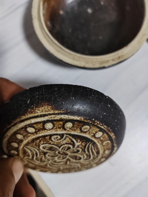 古玩陶瓷宋代吉州窯醬釉印花粉盒拍賣,當前價格3999元