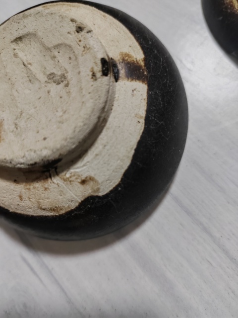 古玩陶瓷宋代吉州窯醬釉印花粉盒拍賣,當前價格3999元
