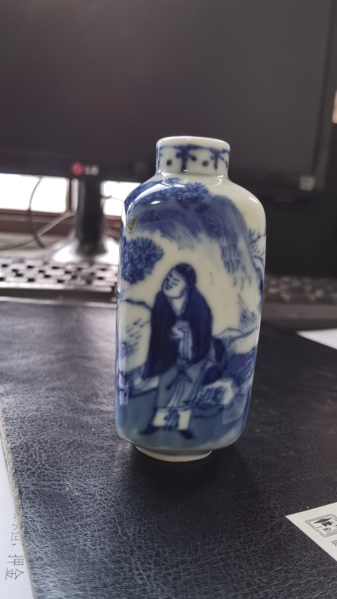 古玩陶瓷青花人物四方鼻煙壺拍賣，當(dāng)前價(jià)格3800元