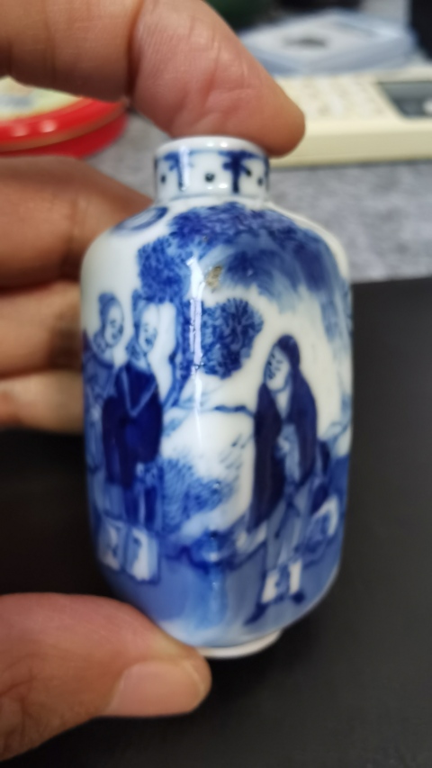 古玩陶瓷青花人物四方鼻煙壺拍賣，當(dāng)前價(jià)格3800元