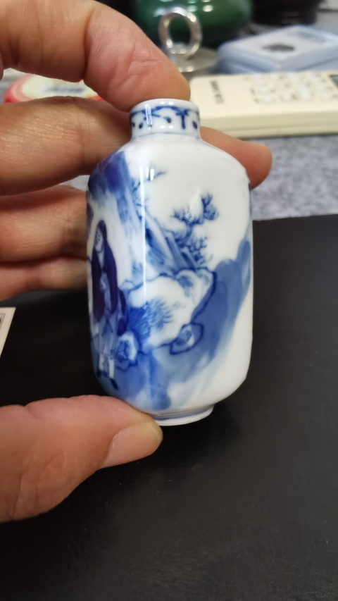 古玩陶瓷青花人物四方鼻煙壺拍賣，當(dāng)前價(jià)格3800元