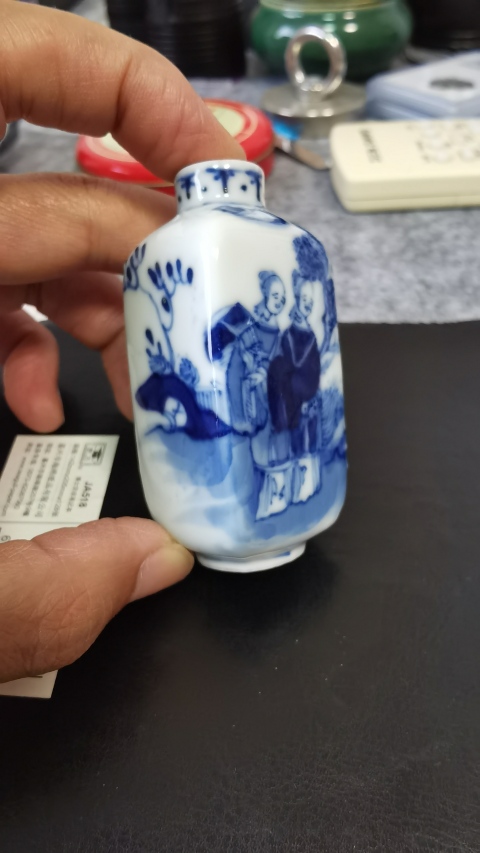 古玩陶瓷青花人物四方鼻煙壺拍賣，當(dāng)前價(jià)格3800元