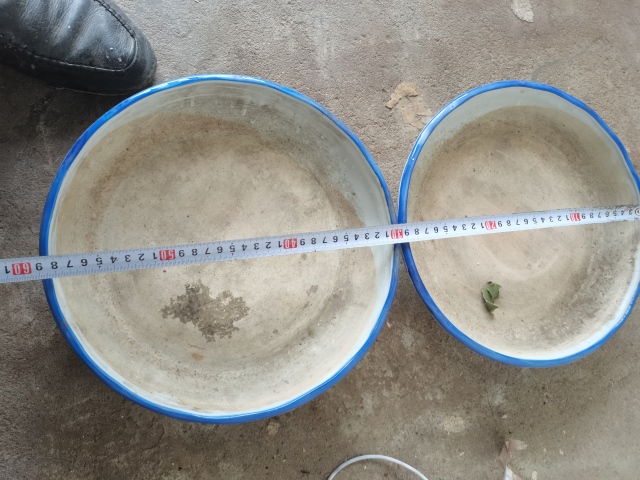 古玩陶瓷青花山水紋花盆一個(gè)不到30。兩個(gè)不到60拍賣,當(dāng)前價(jià)格777元