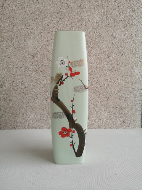 古玩陶瓷梅紋四方筒瓶拍賣，當(dāng)前價(jià)格350元