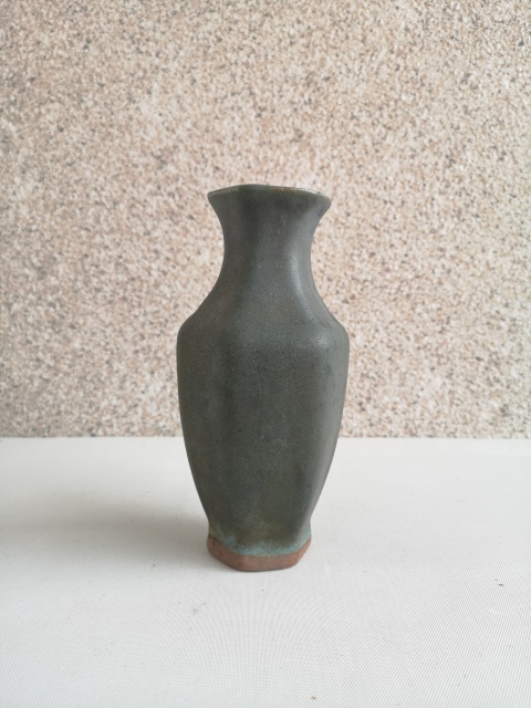 古玩陶瓷鈞釉六方瓶拍賣,當(dāng)前價(jià)格450元