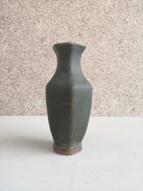 古玩陶瓷鈞釉六方瓶拍賣,當(dāng)前價(jià)格450元