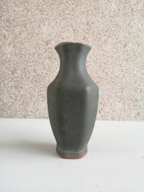 古玩陶瓷鈞釉六方瓶拍賣,當(dāng)前價(jià)格450元