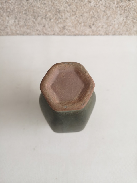 古玩陶瓷鈞釉六方瓶拍賣,當(dāng)前價(jià)格450元