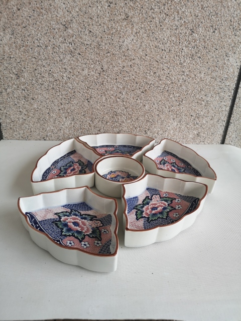 古玩陶瓷花卉紋六攢盤拍賣,當前價格550元