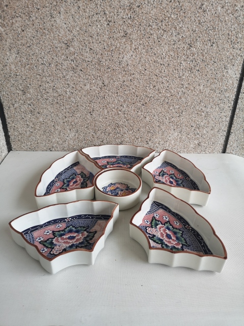 古玩陶瓷花卉紋六攢盤拍賣,當前價格550元