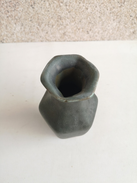 古玩陶瓷鈞釉六方瓶拍賣,當(dāng)前價(jià)格450元