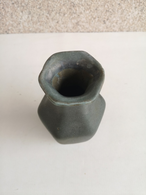 古玩陶瓷鈞釉六方瓶拍賣,當(dāng)前價(jià)格450元