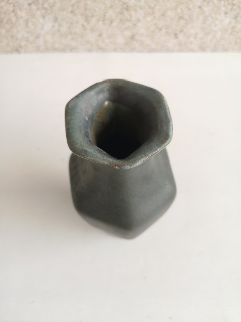 古玩陶瓷鈞釉六方瓶拍賣,當(dāng)前價(jià)格450元