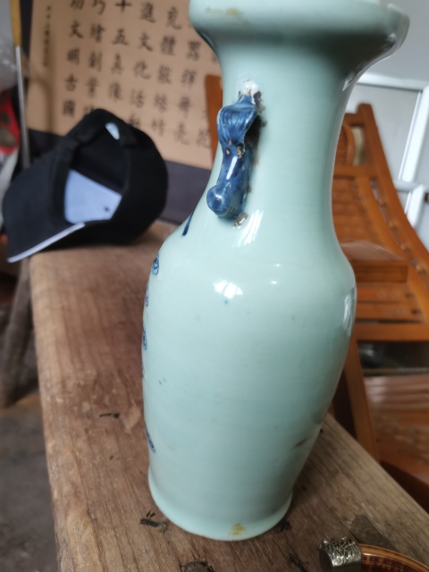 古玩陶瓷清中晚期豆青釉青花人物紋劉海戲金蟾雙耳瓶拍賣，當前價格466元