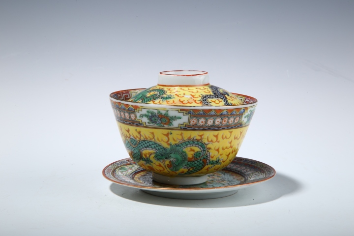 古玩陶瓷黃地粉彩雙龍戲珠三才蓋碗一套拍賣，當前價格1880元