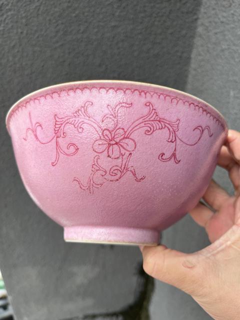 古玩陶瓷清嘉慶粉地紅彩纏枝花卉紋碗拍賣，當前價格7800元