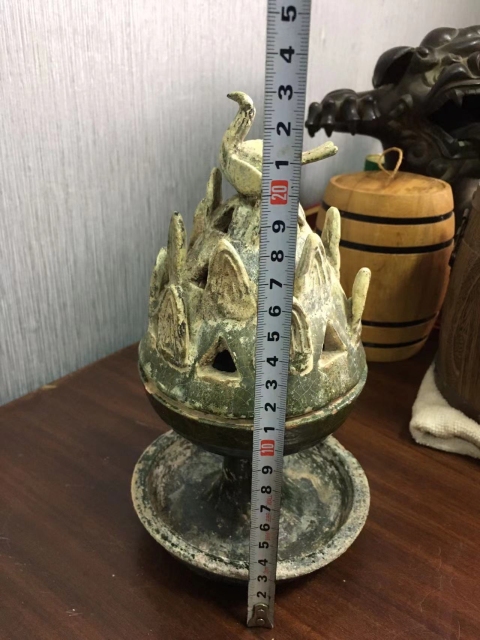 古玩陶瓷秦漢·綠釉博山爐拍賣,當前價格99999元