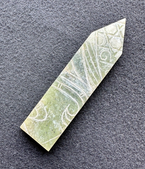 古玩玉器漢大型透閃石玉璧改圭，珠博評(píng)級(jí)80分B檔，老改老拍賣(mài)，當(dāng)前價(jià)格99996元