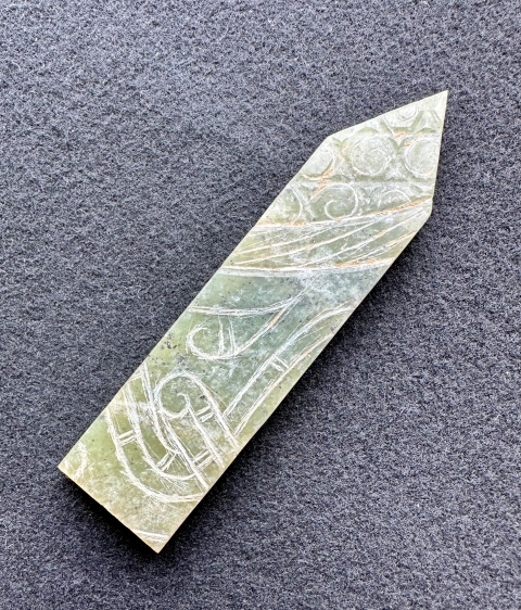 古玩玉器漢大型透閃石玉璧改圭，珠博評(píng)級(jí)80分B檔，老改老拍賣(mài)，當(dāng)前價(jià)格99996元