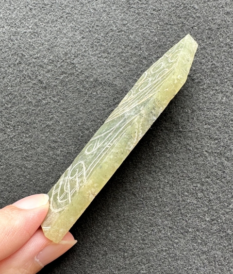 古玩玉器漢大型透閃石玉璧改圭，珠博評(píng)級(jí)80分B檔，老改老拍賣(mài)，當(dāng)前價(jià)格99996元