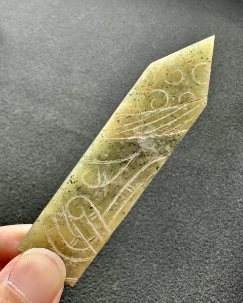 古玩玉器漢大型透閃石玉璧改圭，珠博評(píng)級(jí)80分B檔，老改老拍賣(mài)，當(dāng)前價(jià)格99996元