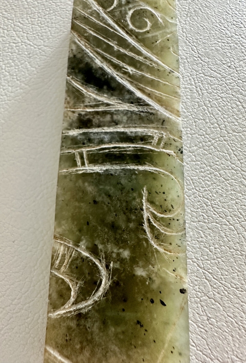 古玩玉器漢大型透閃石玉璧改圭，珠博評(píng)級(jí)80分B檔，老改老拍賣(mài)，當(dāng)前價(jià)格99996元