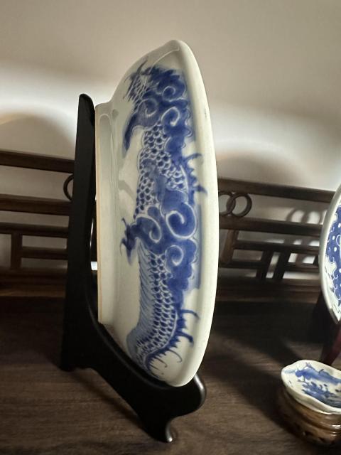 古玩陶瓷清早期青花過墻龍紋盤拍賣，當前價格27000元