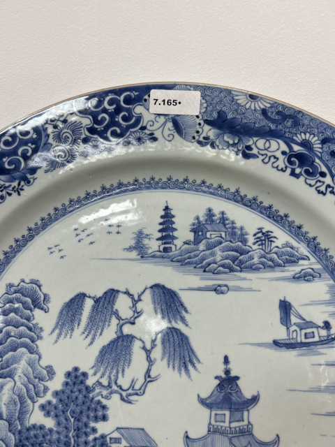 古玩陶瓷青花亭臺樓閣山水人物紋大盤拍賣，當前價格18000元