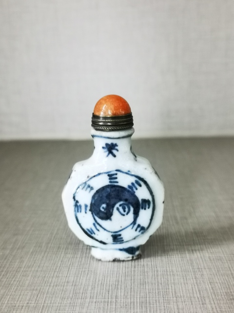 古玩陶瓷青花八卦紋藥瓶拍賣,當前價格200元