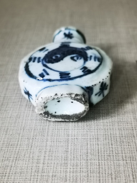 古玩陶瓷青花八卦紋藥瓶拍賣,當前價格200元