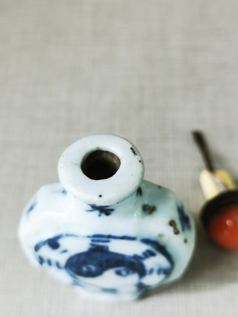 古玩陶瓷青花八卦紋藥瓶拍賣,當前價格200元