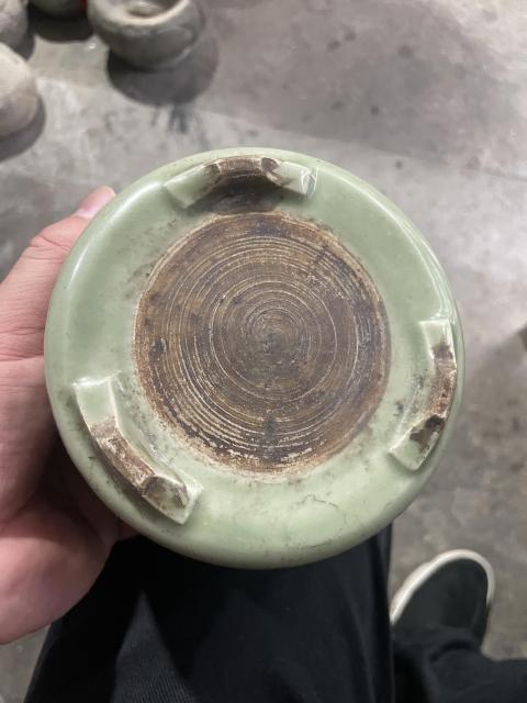 古玩陶瓷冬青釉暗刻花卉三足筒式爐拍賣,當(dāng)前價(jià)格1980元