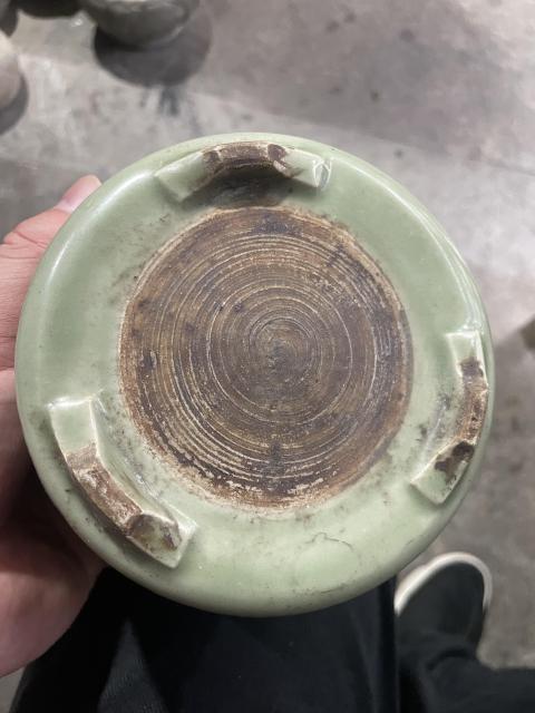古玩陶瓷冬青釉暗刻花卉三足筒式爐拍賣,當(dāng)前價(jià)格1980元