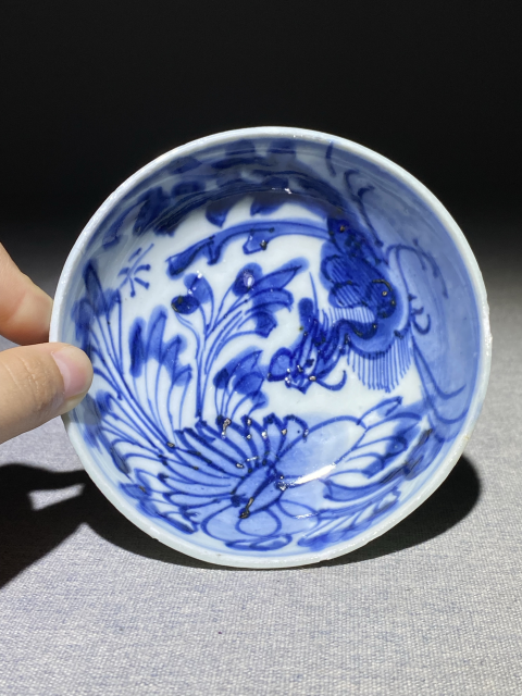 古玩陶瓷清早期青花鳳穿牡丹圖淺盤拍賣,當前價格688元