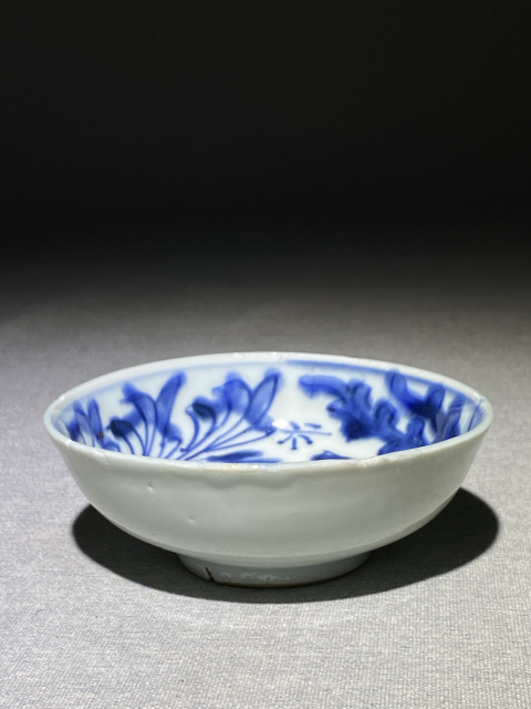 古玩陶瓷清早期青花鳳穿牡丹圖淺盤拍賣,當前價格688元