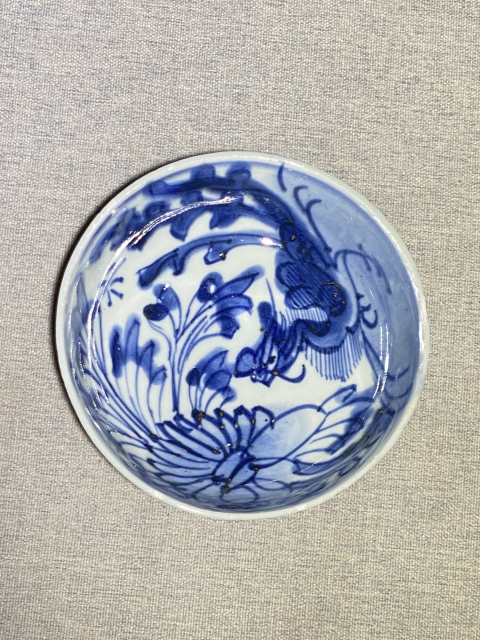 古玩陶瓷清早期青花鳳穿牡丹圖淺盤拍賣,當前價格688元